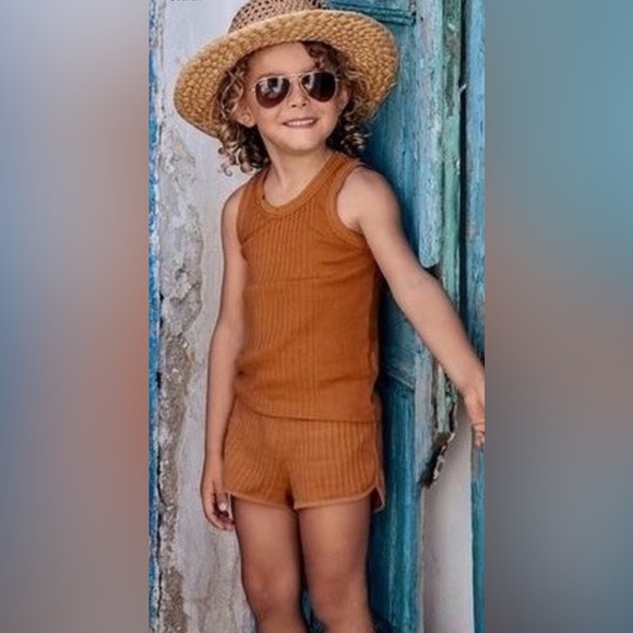 Sunchild ribbed, crew neck tank top with matching shorts in khaki. Size 8. - Picture 5 of 5